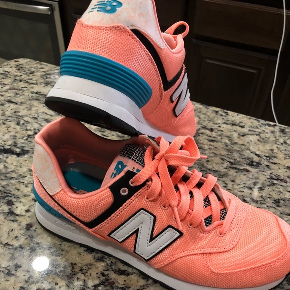 New Balance size 9 - Picture 2 of 2